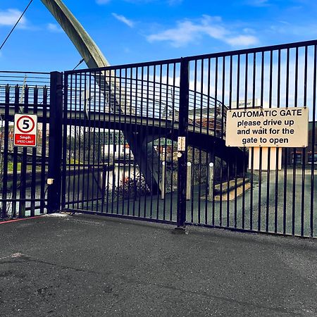Luxury Waterfront Property With Free Parking コヴェントリー エクステリア 写真