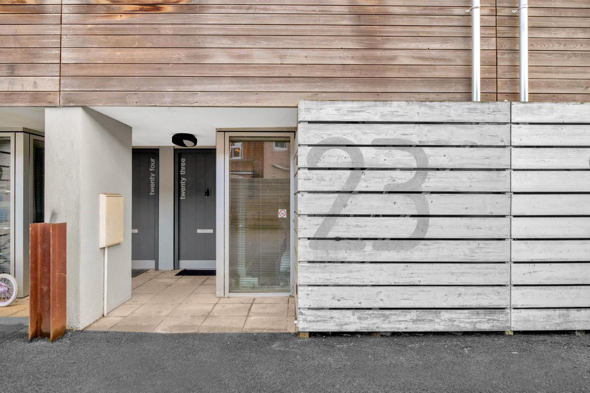 Luxury Waterfront Property With Free Parking コヴェントリー エクステリア 写真