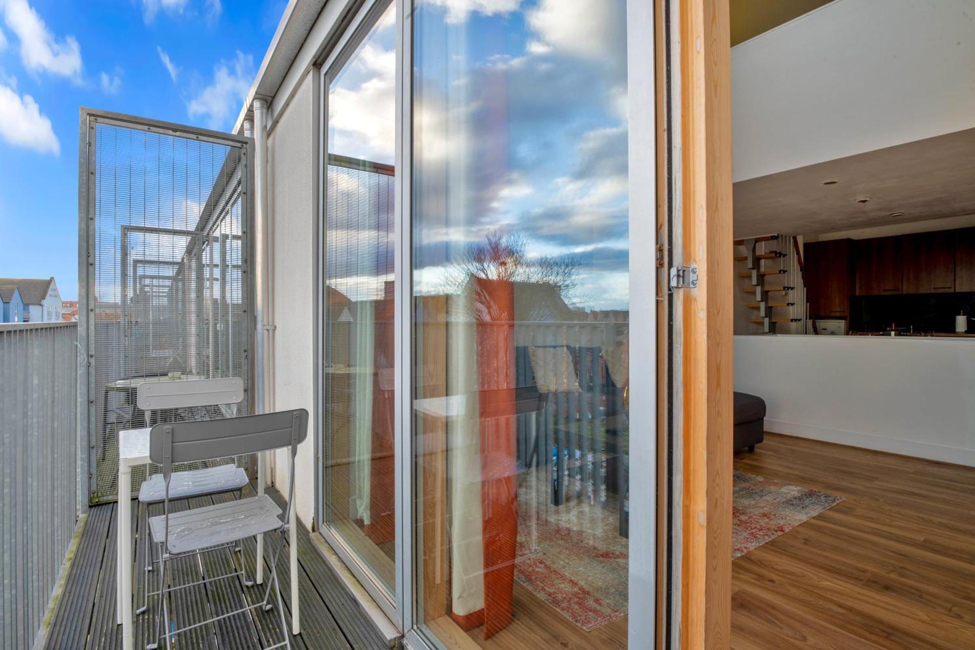 Luxury Waterfront Property With Free Parking コヴェントリー エクステリア 写真