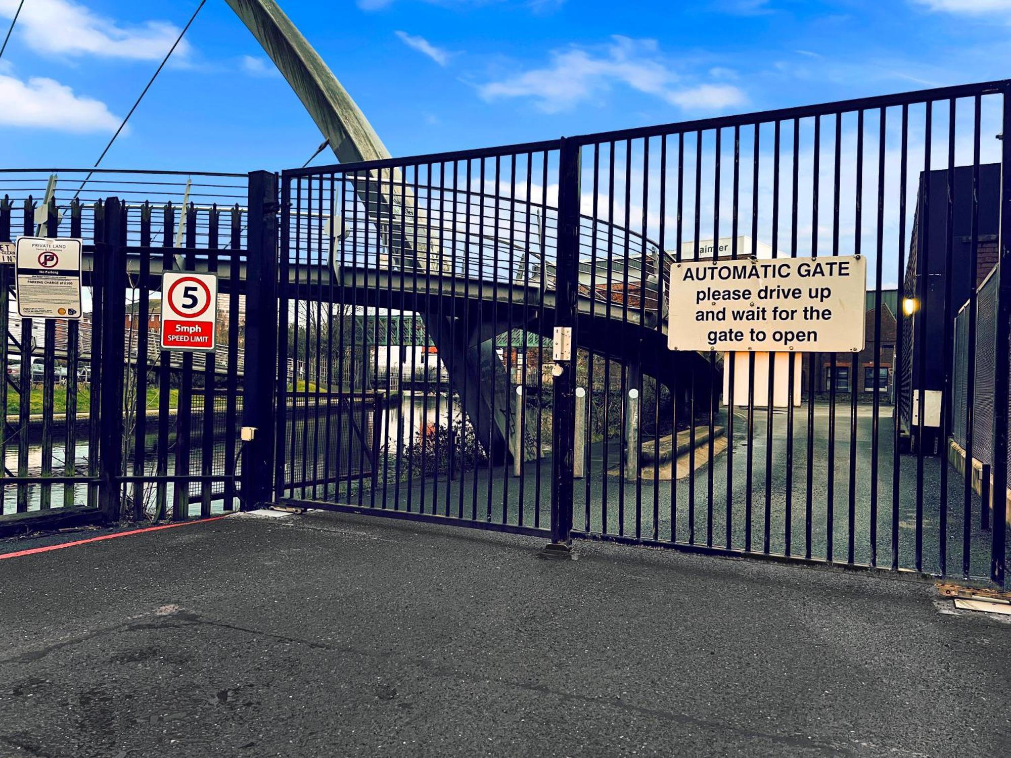 Luxury Waterfront Property With Free Parking コヴェントリー エクステリア 写真